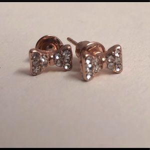 Bow earrings